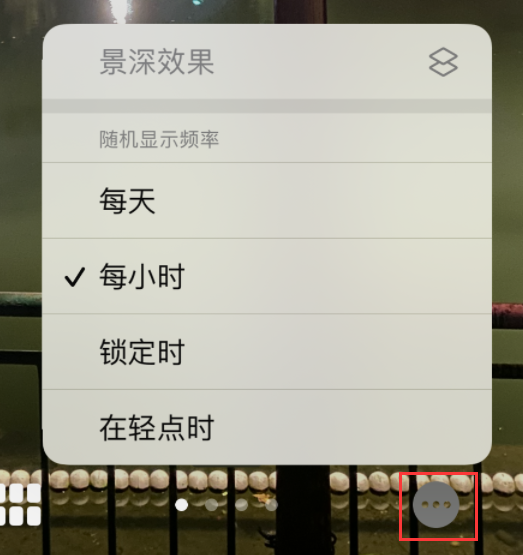 拱墅苹果手机维修分享iOS 16 小技巧：锁定屏幕支持随机切换指定照片 