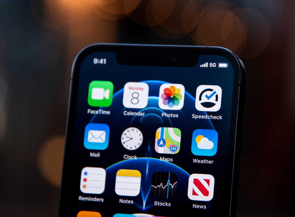 拱墅苹果手机维修分享为什么 iPhone 12 在冬季会自动关机 